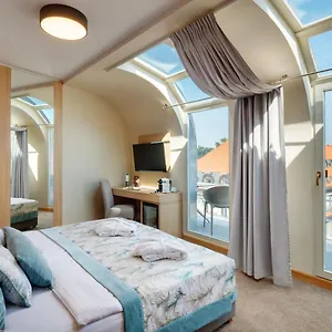 Otel Clement ****